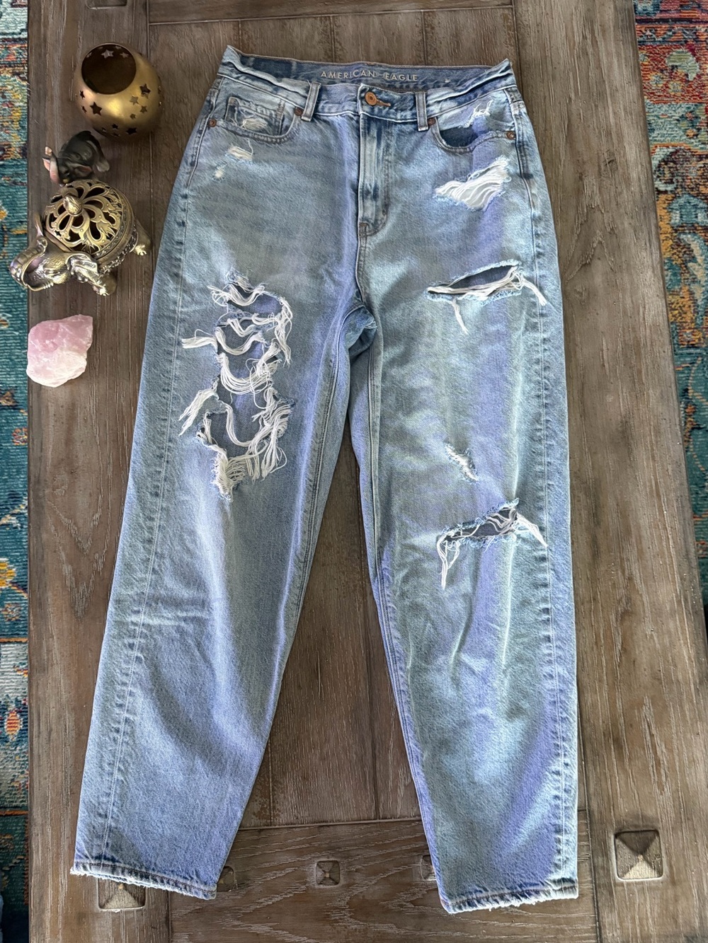 American Eagle Outfitters Light Blue Distressed Relaxed Mom Jeans